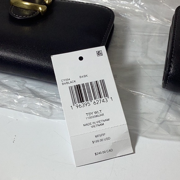 COACH
Tabby Wallet - Picture 11 of 12